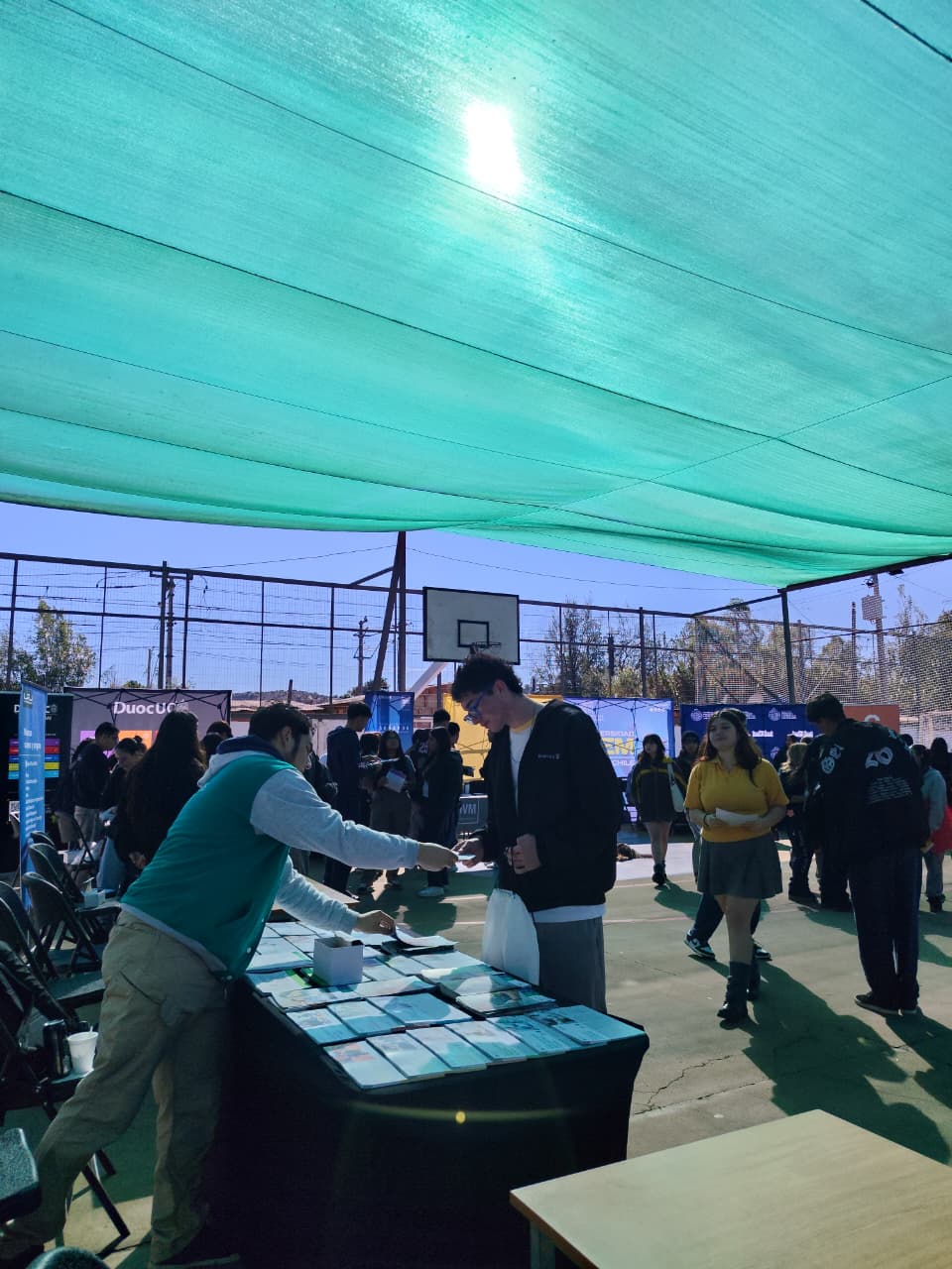 Asistencia a Feria Vocacional. Invitados por  Alexander Fleming